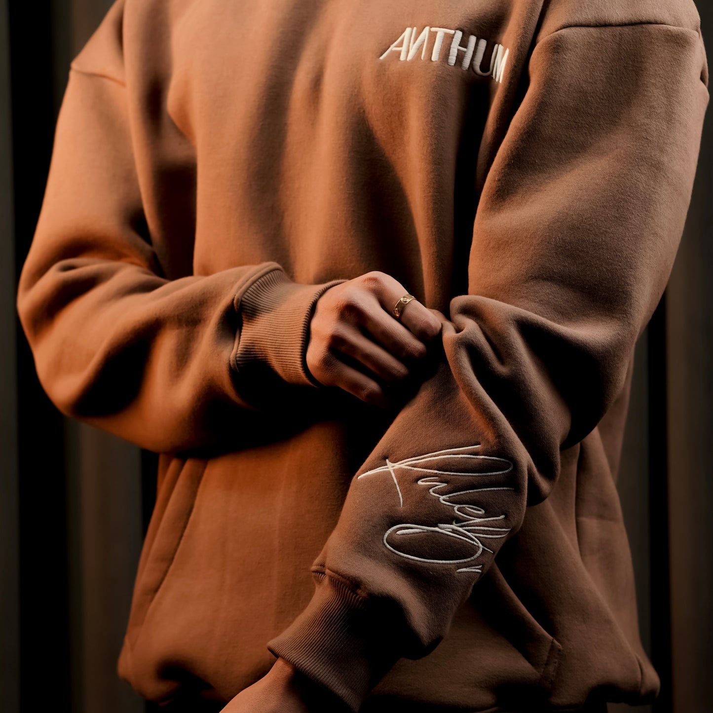 BROWN ESSENTIAL HOODIE