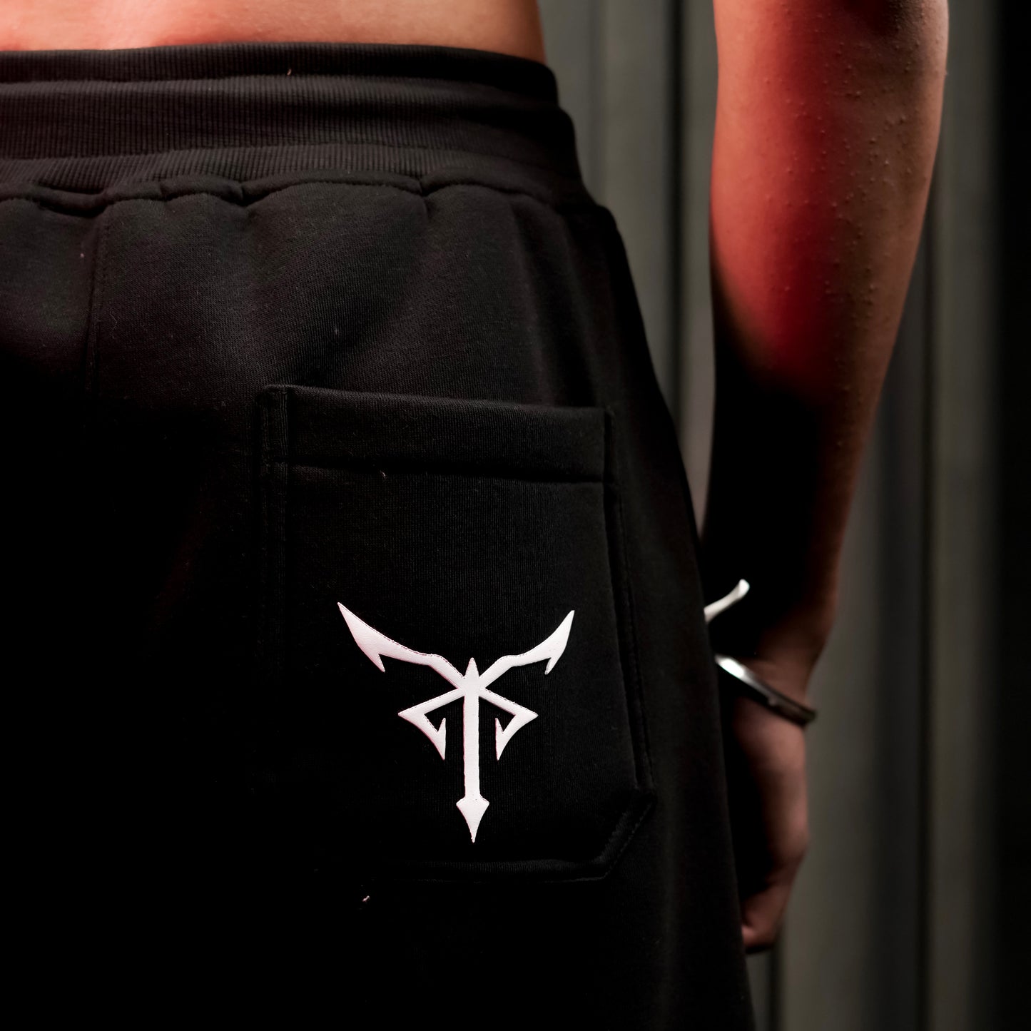 BLACK ESSENTIAL SWEATPANTS