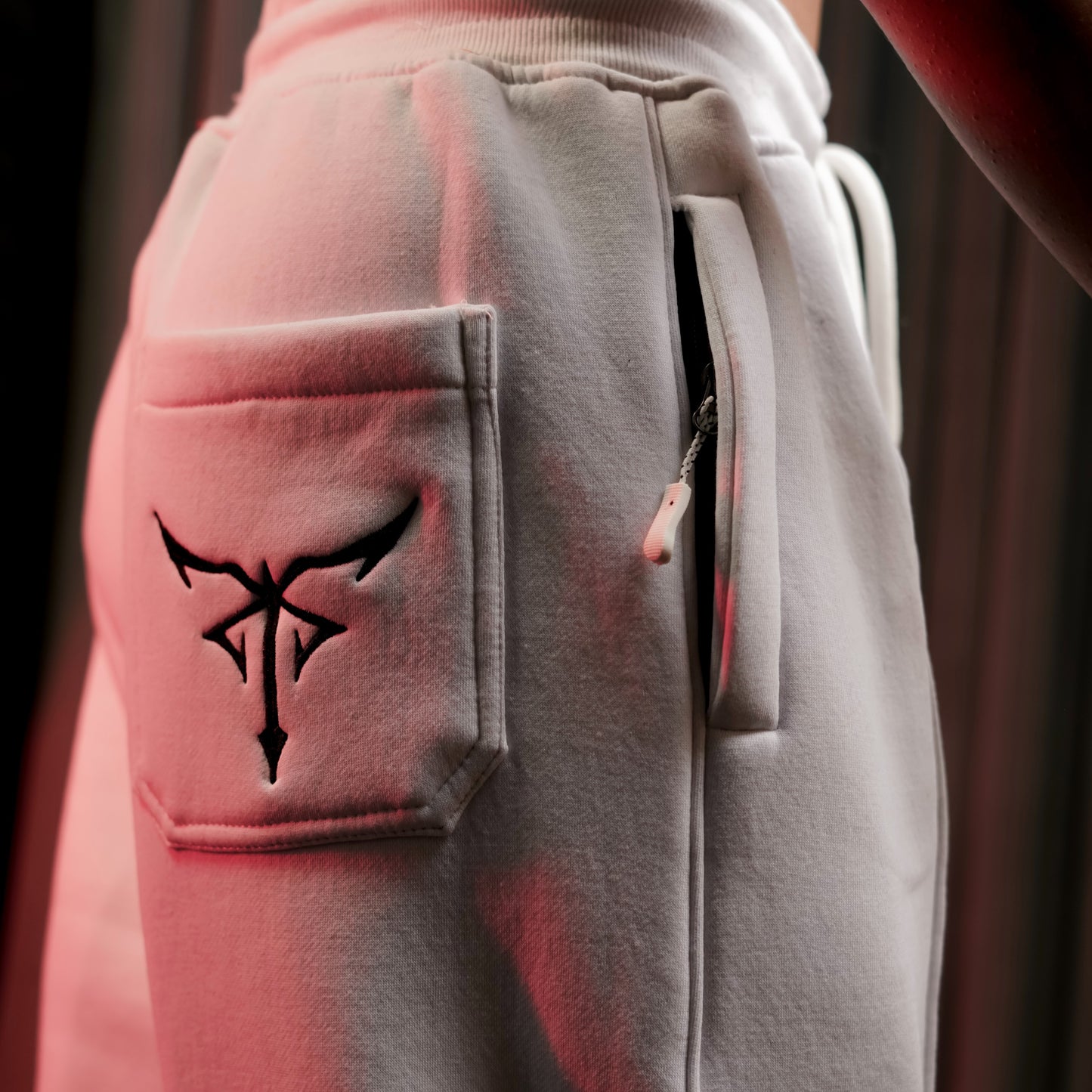 WHITE DESSERT SWEATPANTS