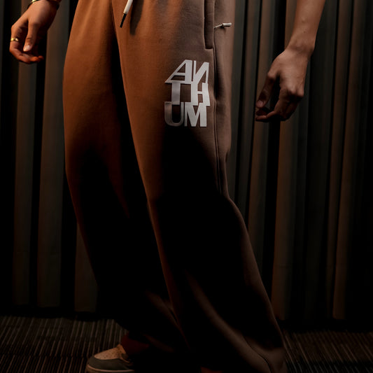 BROWN ESSENTIAL SWEATPANTS